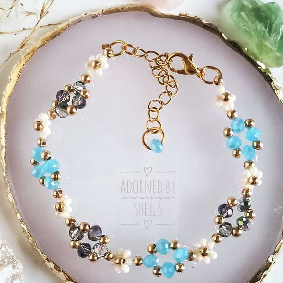 Daisy Dew Drop Blue Beaded Bracelet - Delicate Floral Elegance - Picture 11 of 11